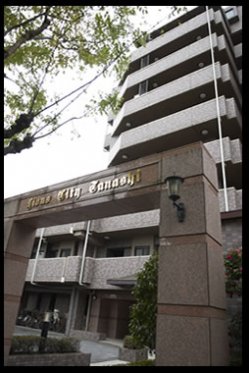 ☆南東角部屋日当り良好　充実のリフォーム済
　60.64㎡ 3LDK 安心のオートロック　平成8年築　新品家具付　引越費用30万円プレゼント　