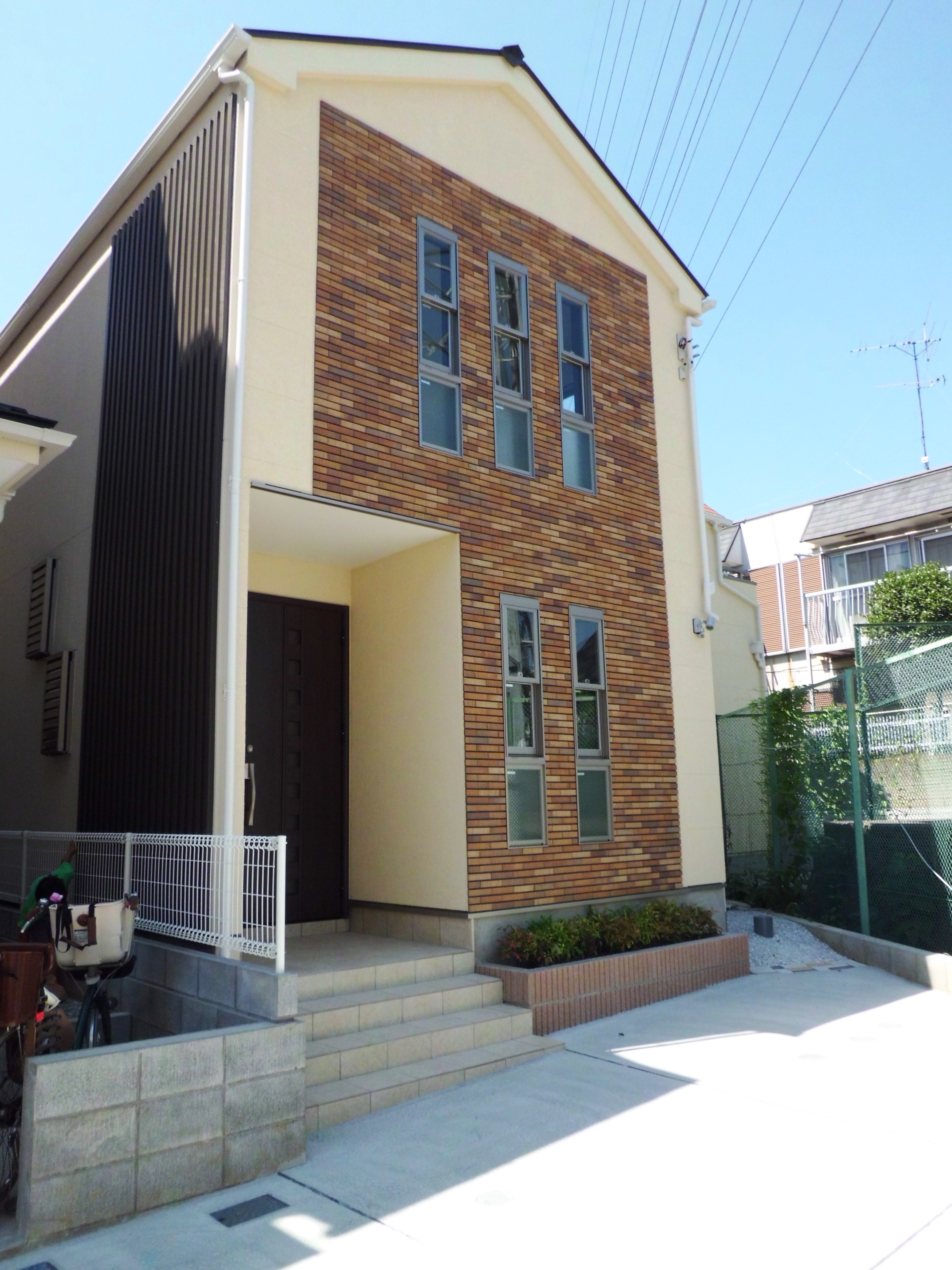 ◎浴室乾燥機付
◎ペアガラス
◎バス１坪
◎浄水器
◎車庫２台